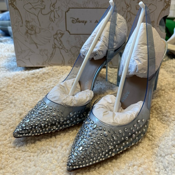 Disney x Aldo heels - Picture 6 of 7